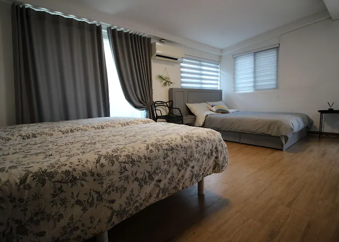 Bunk Hongdae Сеул
